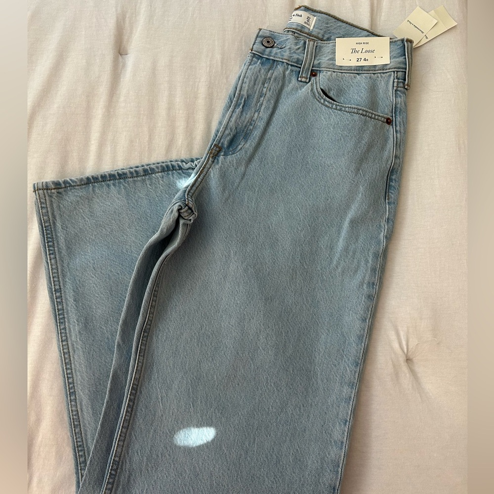 NWT Abercrombie “The Loose” High Rise Jeans